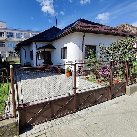 בית הארחה Călimăneşti 	Casa Marina מראה חיצוני תמונה