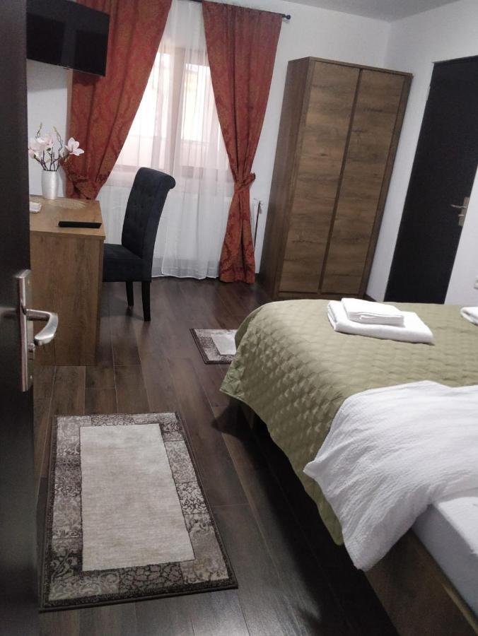בית הארחה Călimăneşti 	Casa Marina מראה חיצוני תמונה