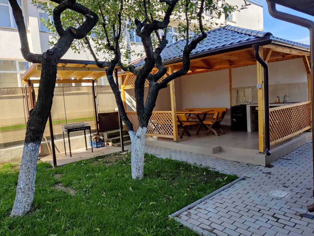 בית הארחה Călimăneşti 	Casa Marina מראה חיצוני תמונה